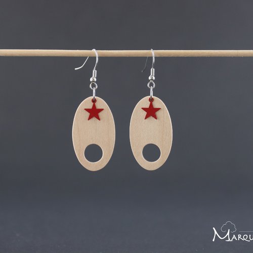 Boucles d'oreilles ovales bois clair et étoile rouge métal