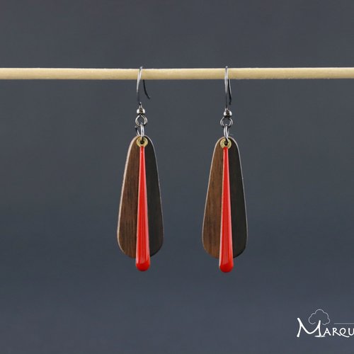 Boucles d'oreilles bois précieux noir et marron et goutte métal rouge