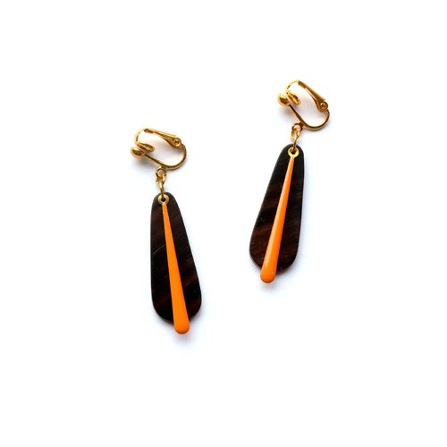 Clips d'oreille gouttes en bois noir et métal orange