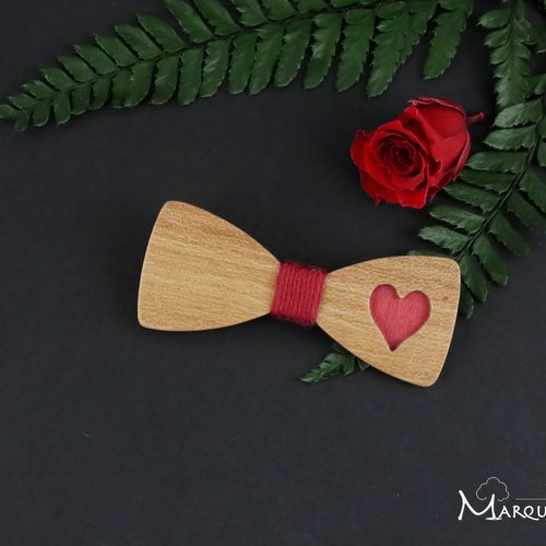 Cadeau de st valentin ou de noces de bois : broche noeud papillon et coeur rouge