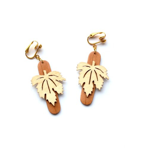 Clips d'oreille en bois batônnet et feuille de vigne