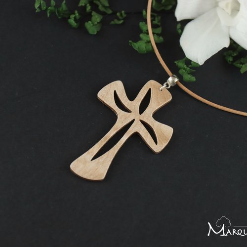 Collier croix de communion, croix d'aube unique stylisée en bois clair
