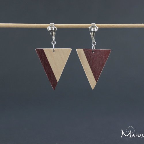 Clips d'oreille triangle en marqueterie bois bordeaux asymétriques