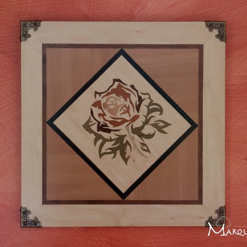 Tableau fleur rose en marqueterie bois