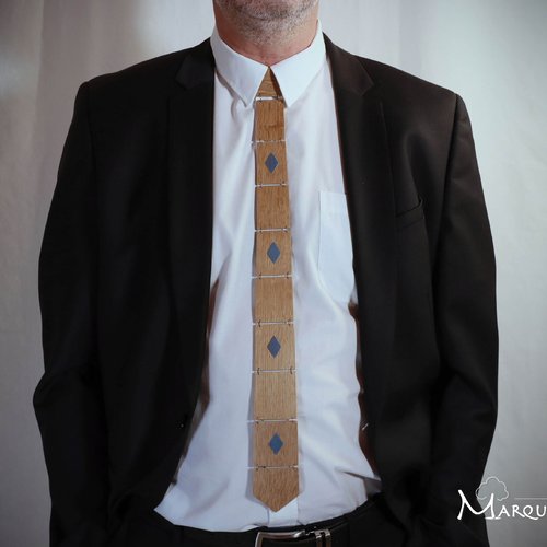 Cravate slim en bois de chêne et losange bois bleu teinté