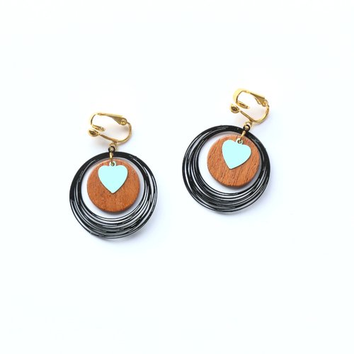 Clips d'oreilles créoles rond en bois et coeur bleu pâle