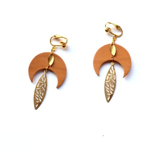 Clips d'oreille lune orange en bois et feuilles métal dorées