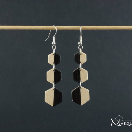 Boucles d'oreille hexagones bicolores en marqueterie bois blanc écru et noir