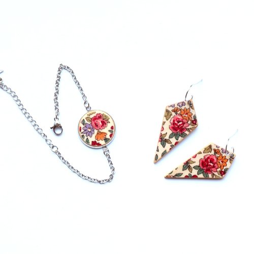 Lot boucles d'oreille fleuries et bracelet assorti