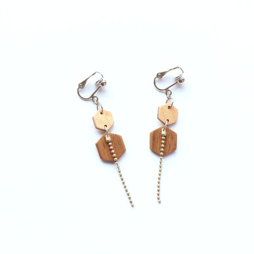Clips d'oreille bicolores en bois - 2 hexagones et chaîne boule