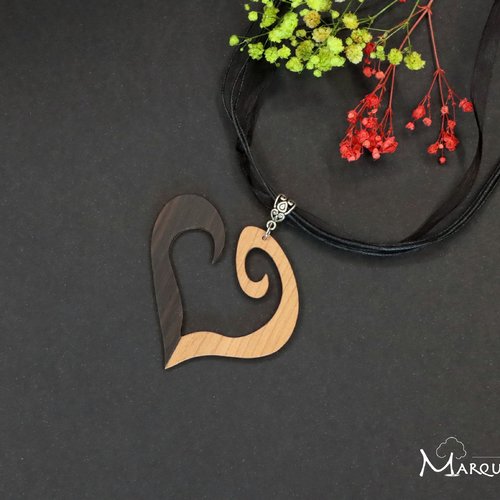 Cadeau de st valentin ou cadeau noces de bois : collier coeur stylisé bicolore en bois
