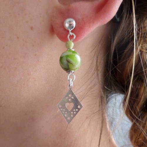 Boucles d'oreilles à clous en argent perles vertes, coquillage, graphiques