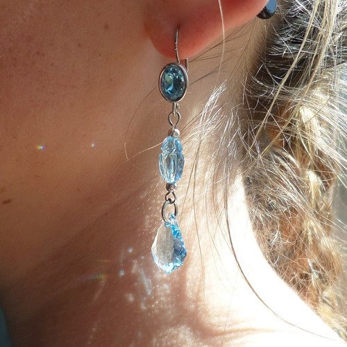 Boucles d'oreilles dormeuses bleues et argentées en cristal swarovski scarabée et laiton, baroques