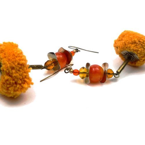 Boucles d'oreilles bohèmes nomades jaunes oranges bronzes à pompons