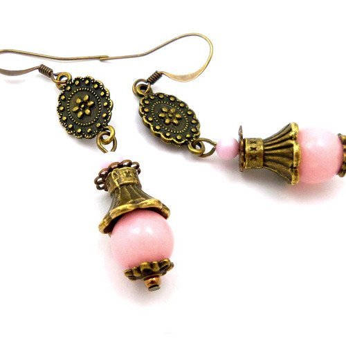 Boucles d'oreilles rose poudré en jade et laiton bronze, vintages