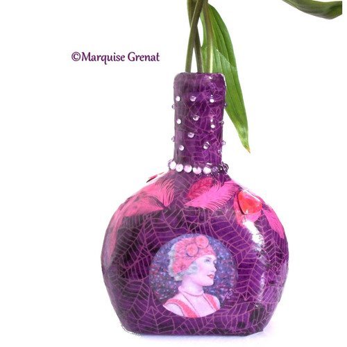 Vase soliflore rétro violet rose portrait d'art
