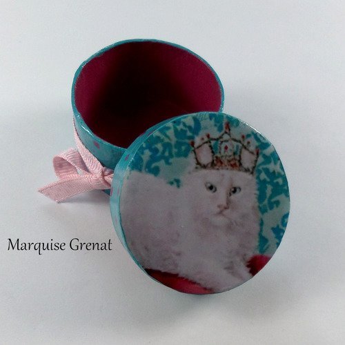 Petite boîte d'art ronde portrait de chat blanc angora