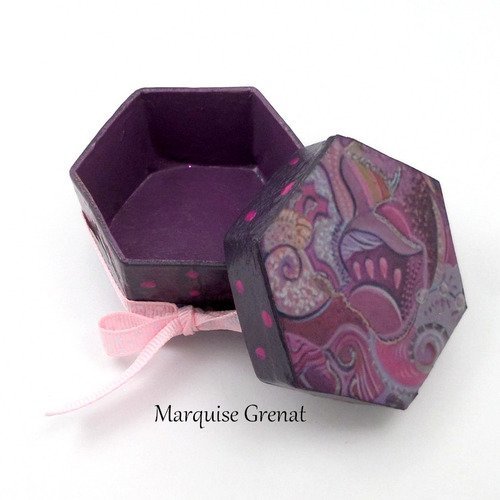 Petite boîte d'art octogonale violet fuchsia motif abstrait