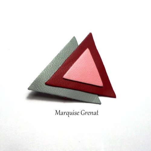 Broche graphique en cuir gris rouge rose triangles