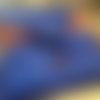 Petite pochette en soie sauvage bleu profond doublée d'un taffetas moiré oranger/rose 