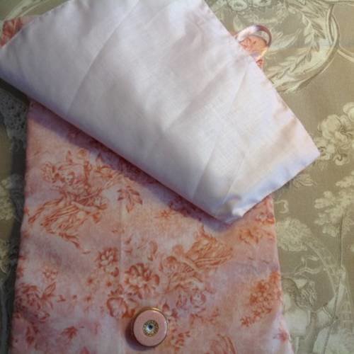 Pochette en coton rose saumon imprimé d'angelots et de fleurs 