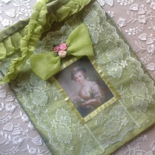 Pochette en soie sauvage et organza de soie anis avec portrait de marquise 