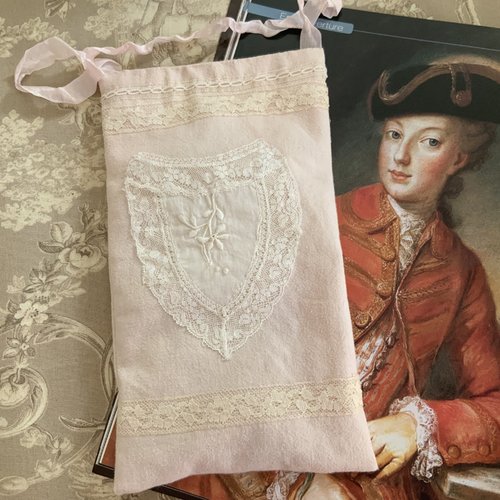 Coussin parfumé en coton avec incrustation brodée