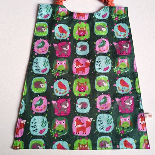 Bavoir serviette maternelle couleur verte et animaux des bois