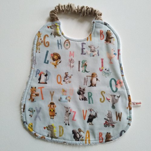 Bavoir coton fond bleu avec animaux et lettres de l'alphabet