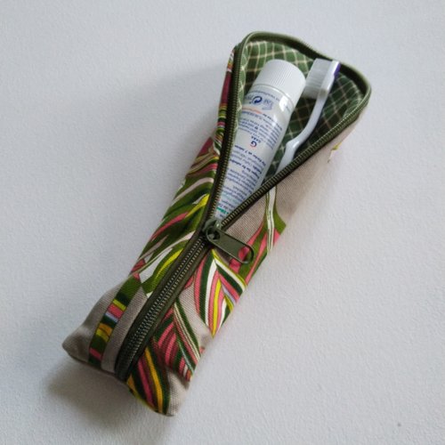 Trousse pour brosse à dents et dentifrice couleur ficelle et feuillages