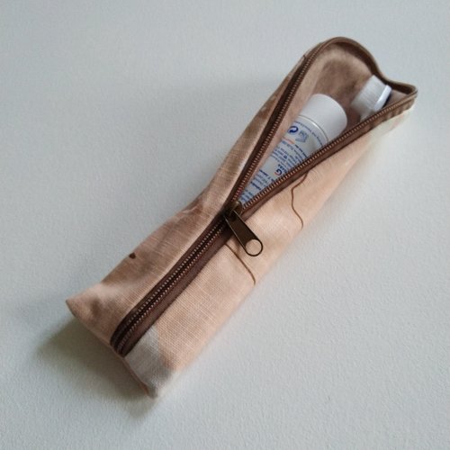 Trousse pour brosse à dents et dentifrice rose clair