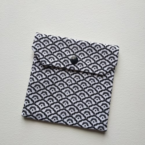 Pochette à savon noire et blanche
