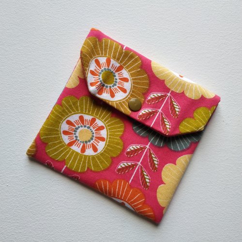 Pochette à savon rouge fleurie