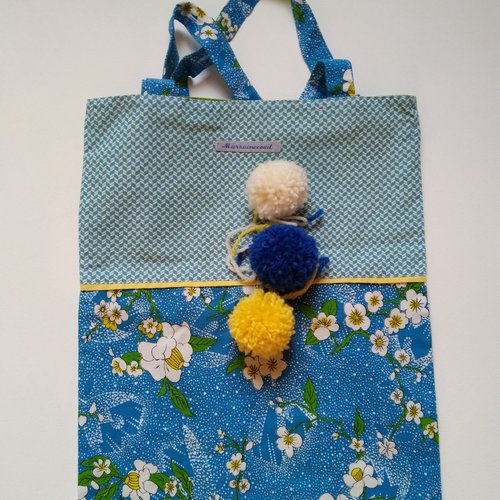 Tote bag - sac à tout bleu fleuri et 3 pompons