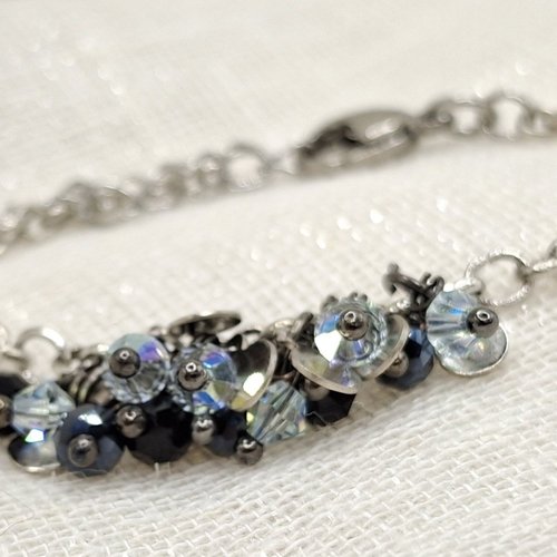 Bracelet chaîne à breloques perles