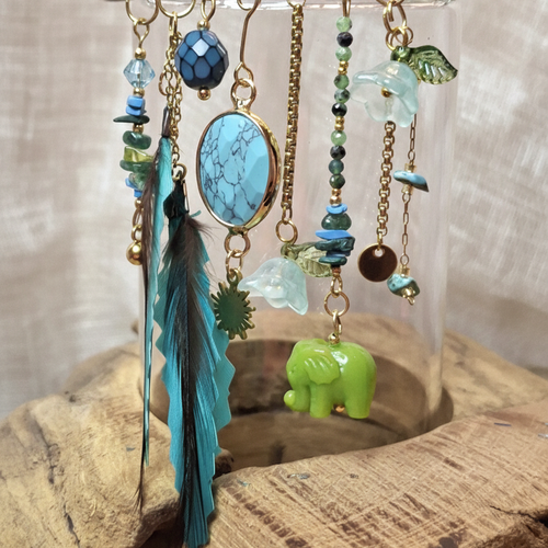 Broche épingle avec breloques de création artisanale