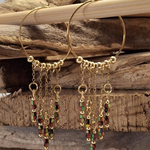 Boucles d'oreilles créoles dorées à pampilles de perles multicolores