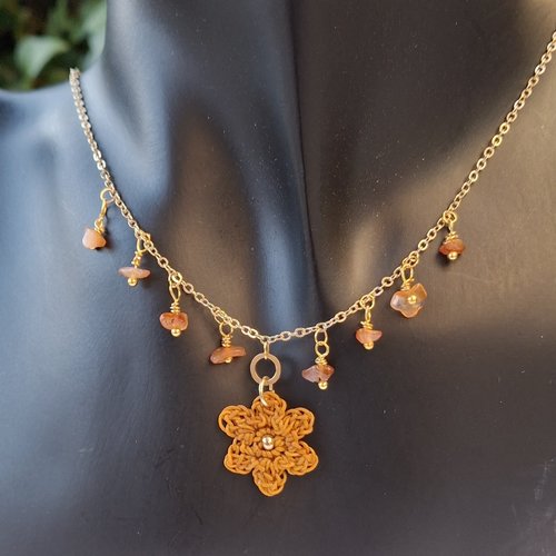 Collier ras du cou "camel & cornaline"