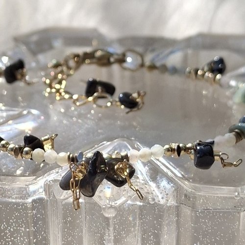 Bracelet pierres naturelles et perles africaines – noir, bleu, gris – acier inoxydable doré