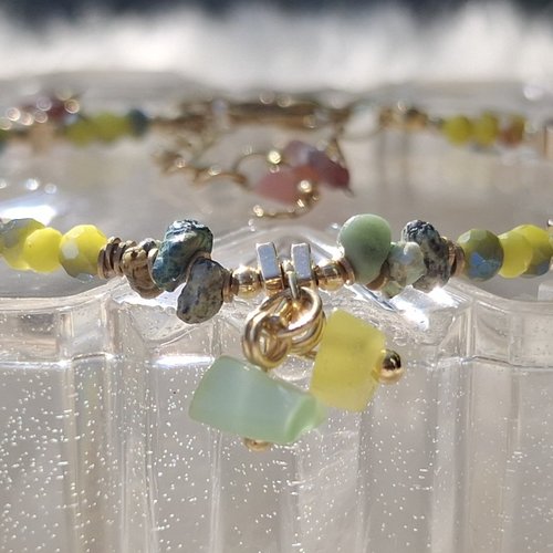 Bracelet pierres naturelles et perles africaines – jaune, orange, vert – acier inoxydable doré