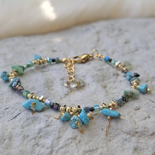 Bracelet pierres naturelles et perles africaines – turquoise, bleu, gris – acier inoxydable doré