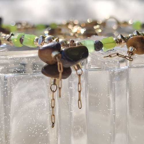 Bracelet pierres naturelles et perles africaines – marron, vert – acier inoxydable doré