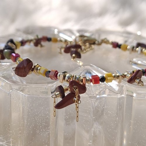 Bracelet pierres naturelles et perles africaines – orange, jaune, rouge – acier inoxydable doré