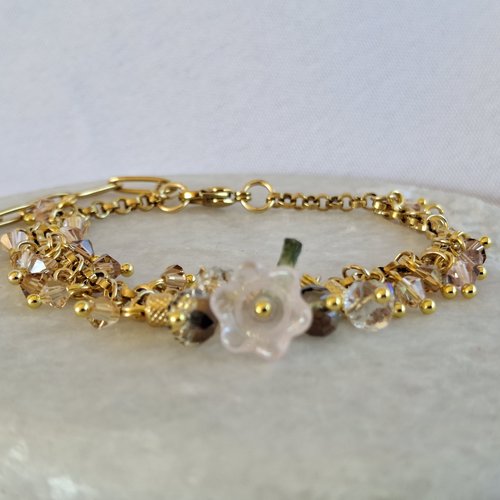 Bracelet breloques artisanal en acier doré, toupies cristal swarovski rose & fleur