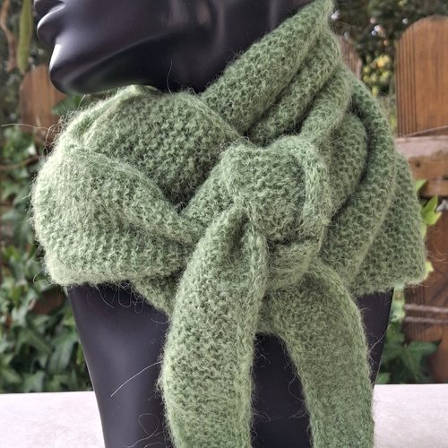 Echarpe sophie tricotée main, laine couleur vert amande, accessoire hiver tendance