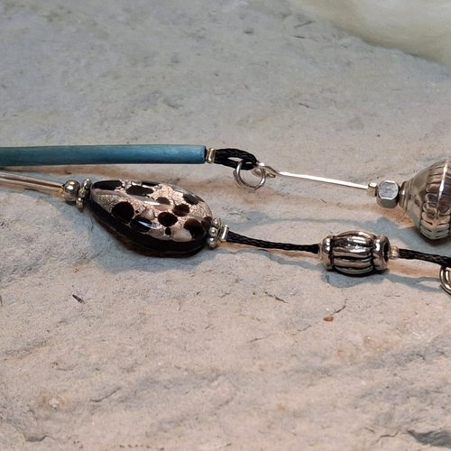 Bijou de sac breloques métal et turquoise