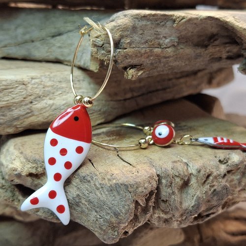 Boucles d'oreilles créoles asymétriques poisson en acier inoxydable doré - 4 coloris au choix