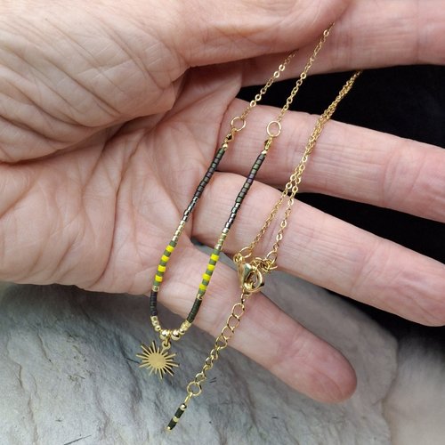 Collier fin "solaire" – harmonie kaki & jaune – acier doré et perles miyuki