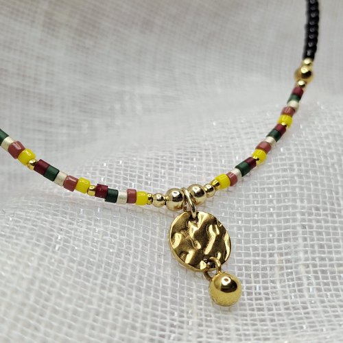 Collier ras du cou "nuit boréale" – perles miyuki & médaille martelée