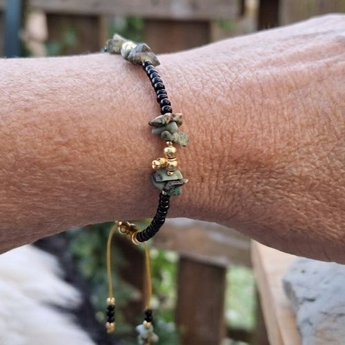 Bracelet "éclats d'afrique" – noir & pierres naturelles